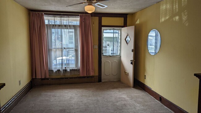 Building Photo - 4 br, 1 bath House - 407 W PINE ST