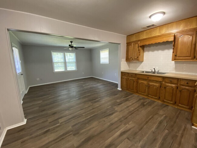 Building Photo - 3824 James Ave