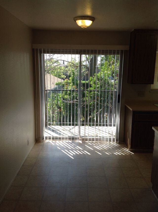 Foto del edificio - Triplex For Rent in Manteca