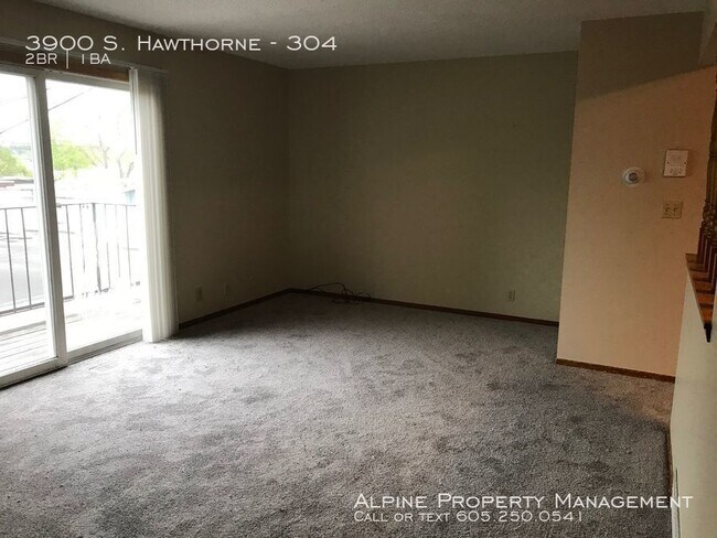 Building Photo - 3900 S Hawthorne Ave