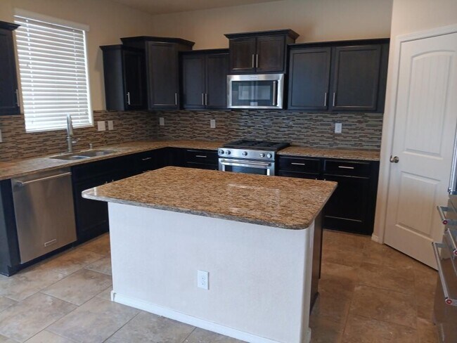 Foto del edificio - 3806 Dynamite Rd NE