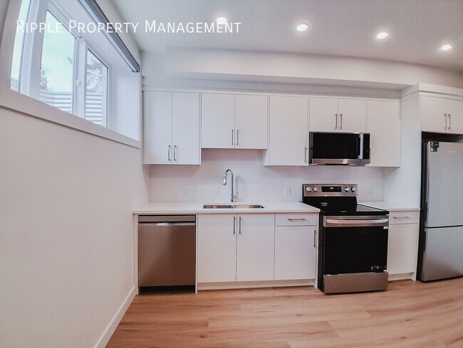 Photo du bâtiment - SPACIOUS 1 BEDS, 1 BATHS BASEMENT SUITE | PRIVATE REAR ENTRY & ABUNDANT NATURAL LIGHT