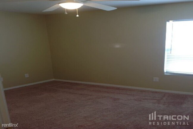 Foto del edificio - 3811 Larkhaven Village Dr