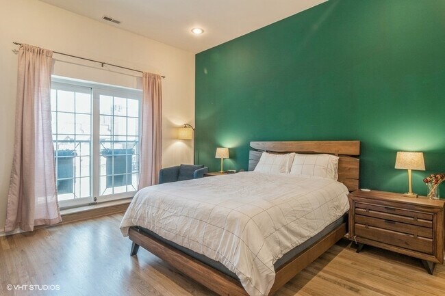 Foto del edificio - 3225 W Fullerton Ave