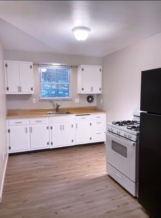 Foto del edificio - 2 Bedroom Apartment with Garage in McCandless!