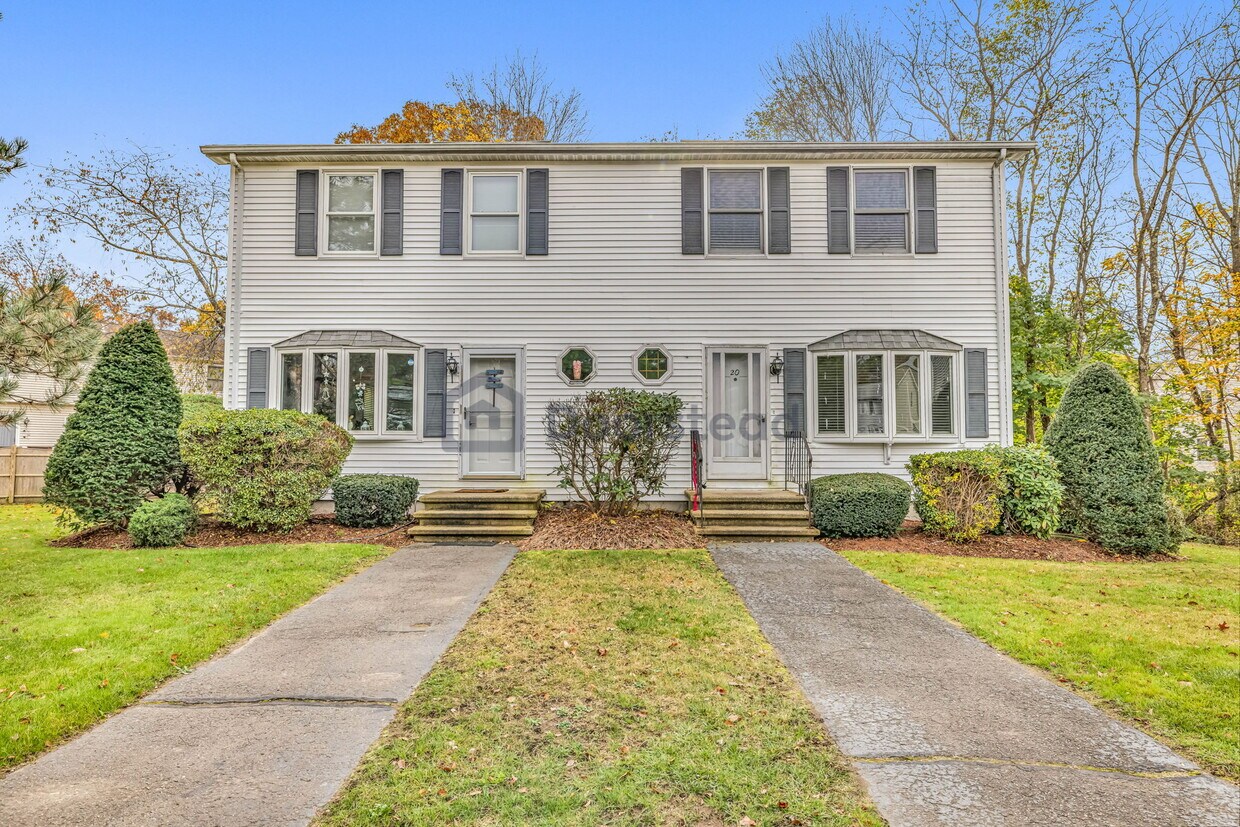Primary Photo - 20 Northwoods Cir