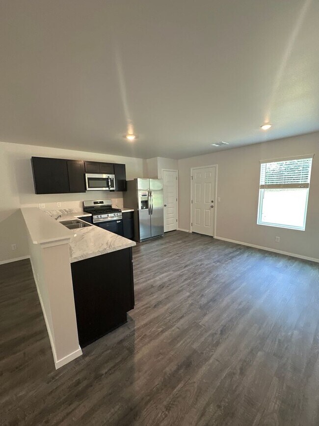 Foto del edificio - Now Pre-Leasing: Modern 3-Bedroom, 2-Bath Home in Broken Arrow — Available July 14th