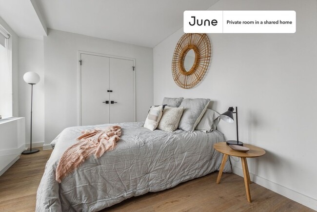 Building Photo - Room in Shared 4.0 bed/1.5 bath home