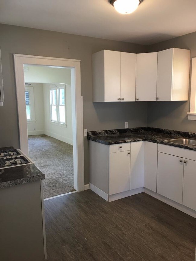 Building Photo - 2124 2nd St