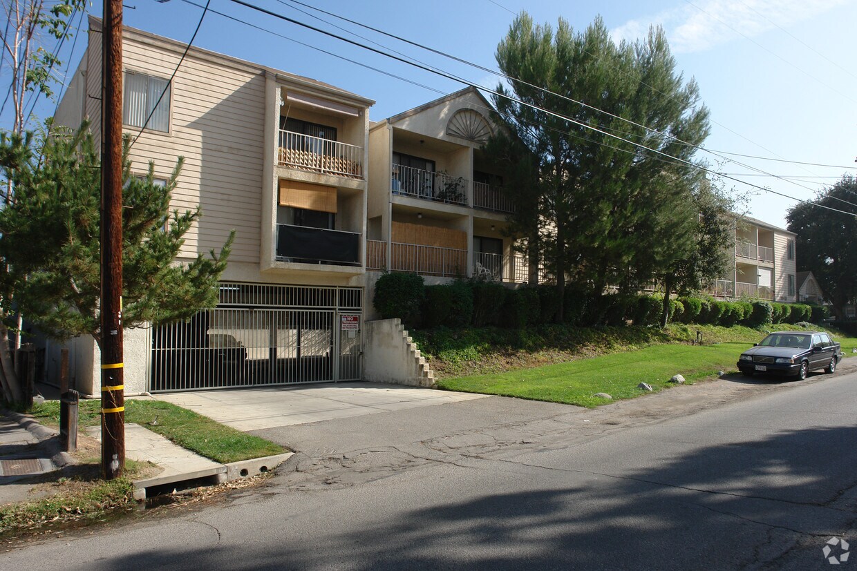 Primary Photo - Scoville Apartments