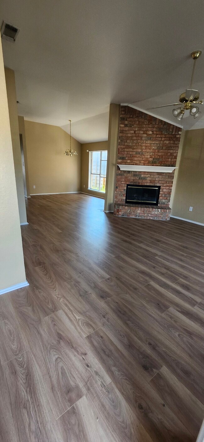 Building Photo - 715 Ford Dr