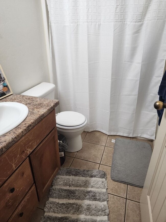 Building Photo - Charming Twinhome