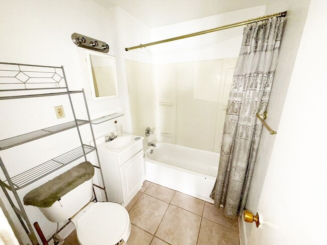 Foto del edificio - 4921 E 85th St