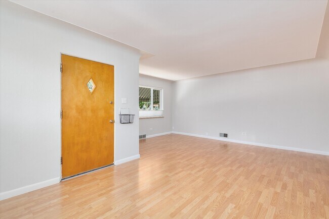 Building Photo - 3 Bed Home Walking Distance to Sloans Lake! Available NOW!