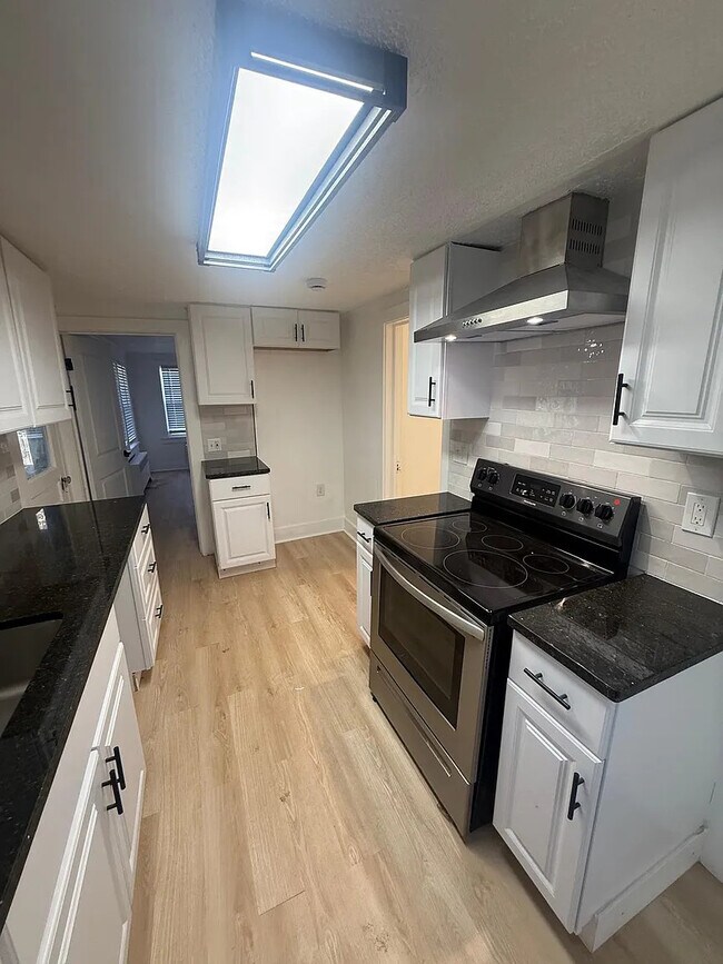 Foto del edificio - 6608 W 54th St