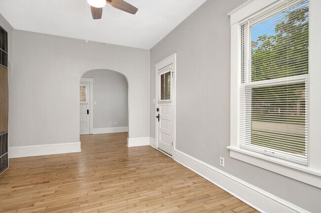 Foto del edificio - 326 S Maple St
