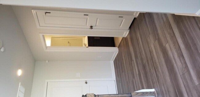 Building Photo - 2545 Kasota Ln