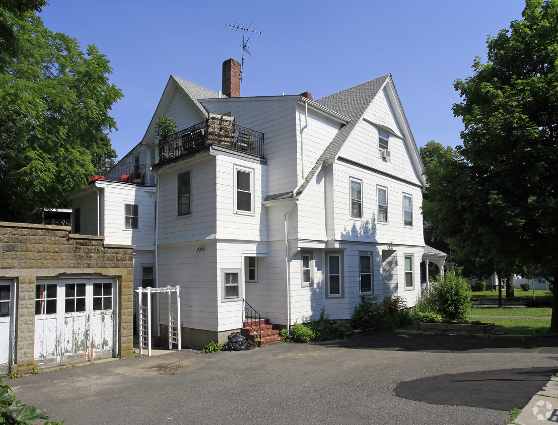 Building Photo - 2 Sparhawk St