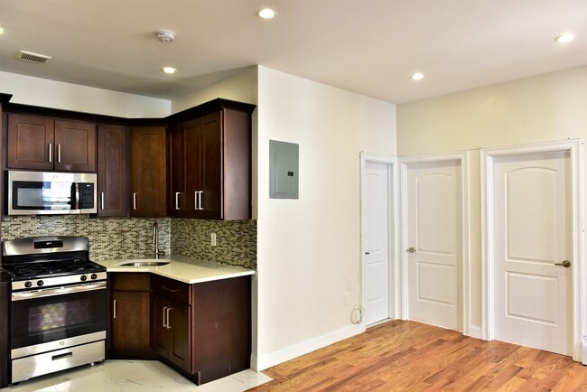 Newly Renovated East New York apartment! - 524 Riverdale Ave
