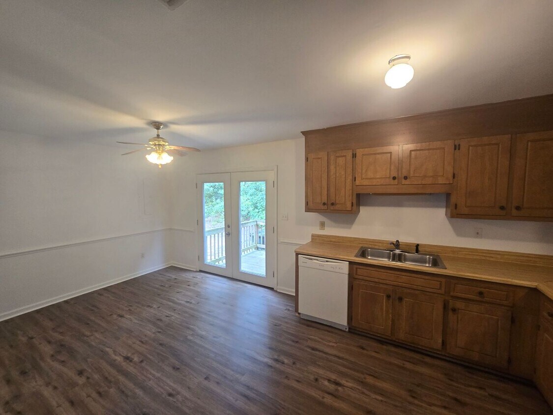 Foto del edificio - 3 BR TOWNHOUSE IN PRINCE GEORGE COMMONS