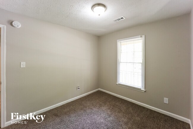 Foto del edificio - 8633 Hilltop Rd