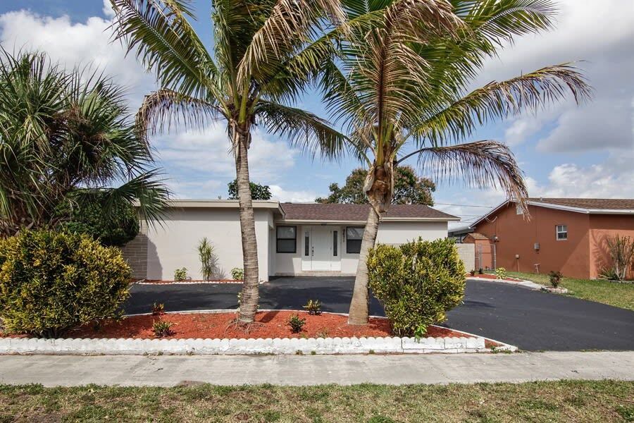 Primary Photo - 9671 NW 24th St