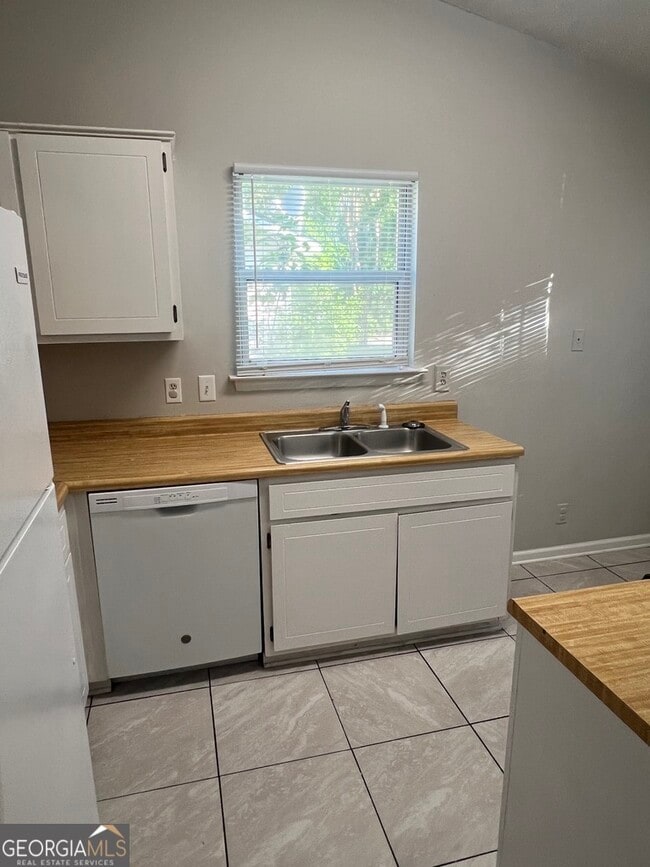 Foto del edificio - 235 W Lakemont Dr