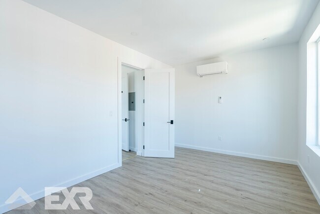 Foto del edificio - 1691 Carroll St