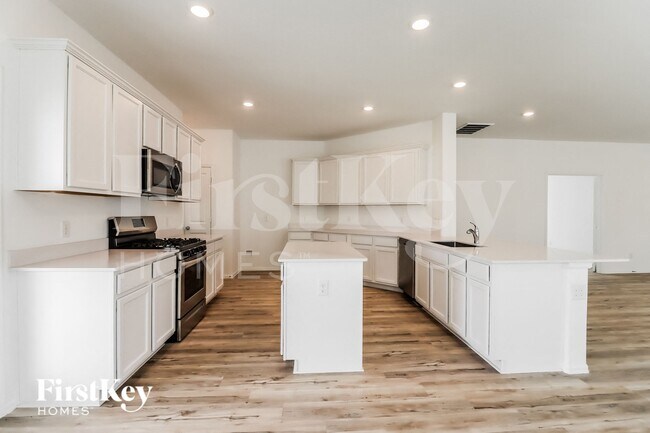 Foto del edificio - 5223 Pine Pass Dr