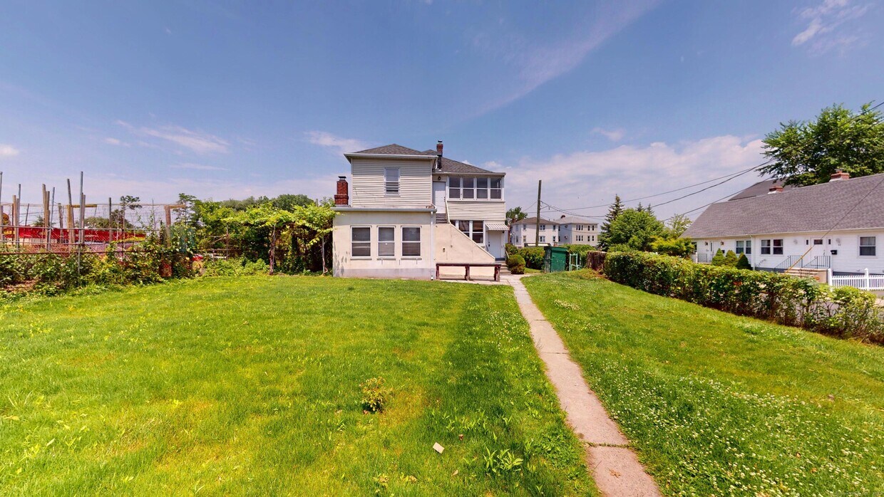 Primary Photo - 907 New Britain Ave