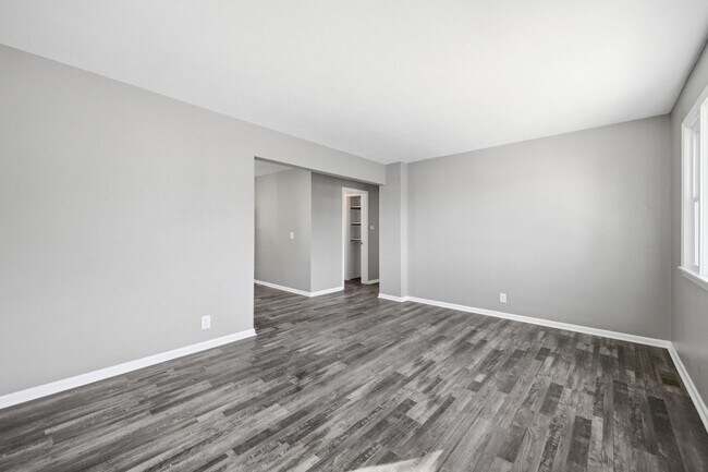 Foto del edificio - Move-In Ready 2 Bedroom Home with Basement Garage