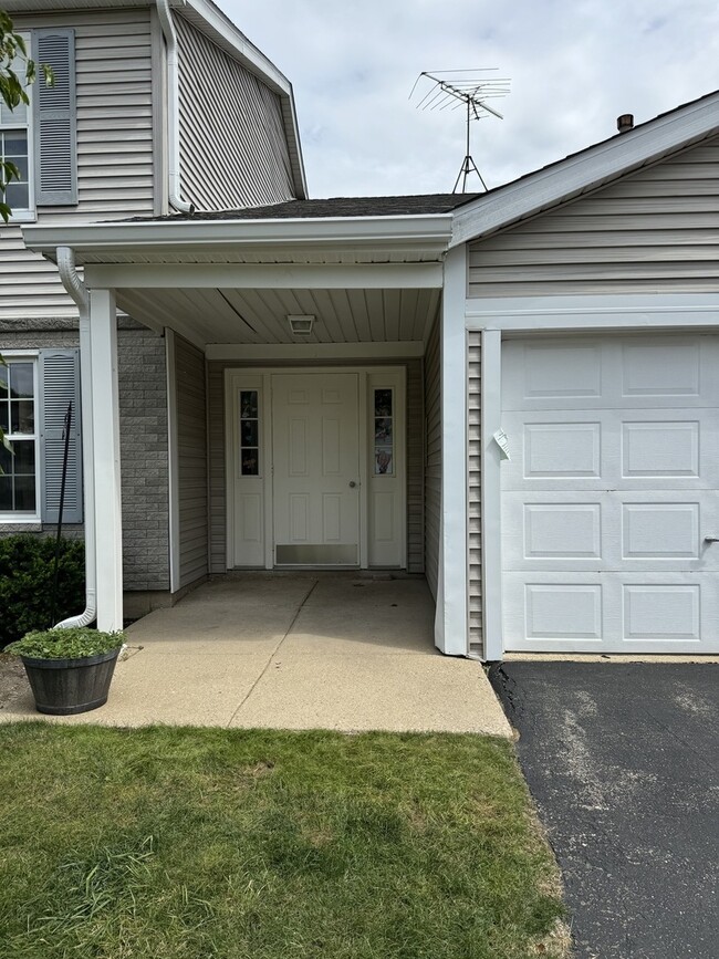 Building Photo - 636 Mallard Ct
