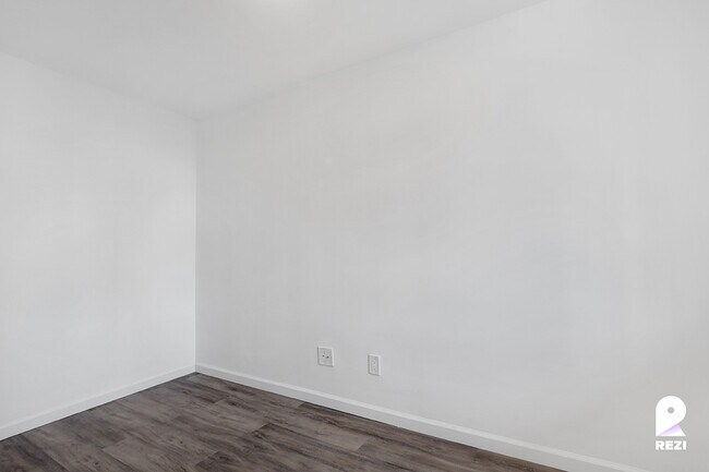 Building Photo - 385 Vernon Ave