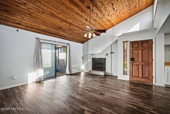 Building Photo - 1569 Arcadia Dr