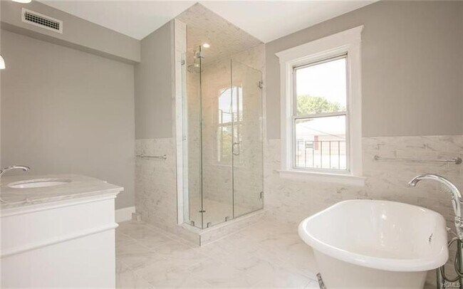 Building Photo - 216 Fenimore Rd