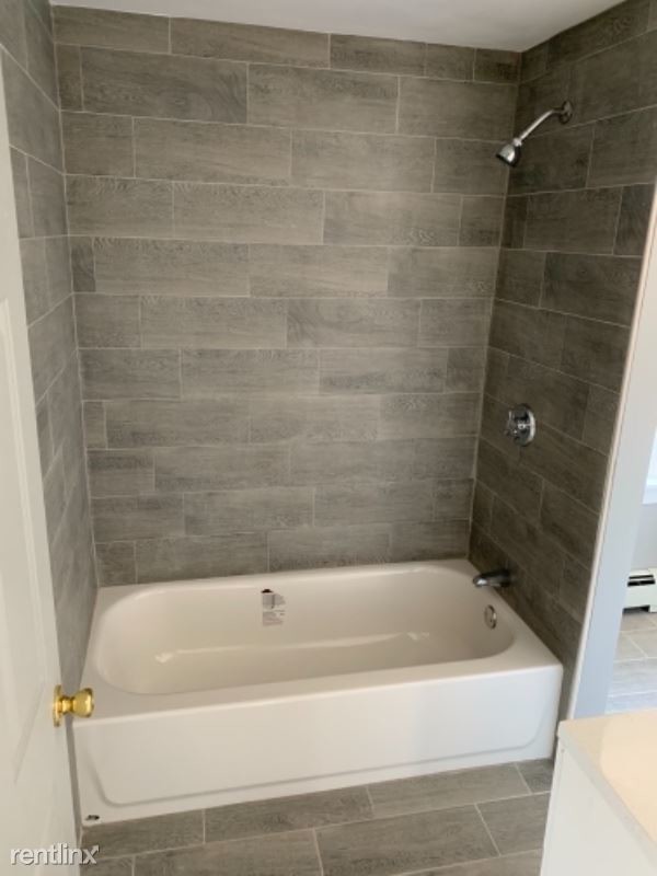 Building Photo - 4 br, 1 bath Townhome - 97-99 Centre St Apt 2