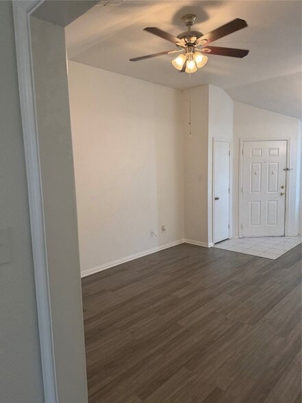 Foto del edificio - 609 Kings Way Dr