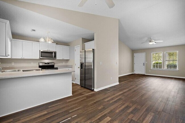 Foto del edificio - 3BR/2BA Home with Garage in Monkey Junction – Wilmington, NC