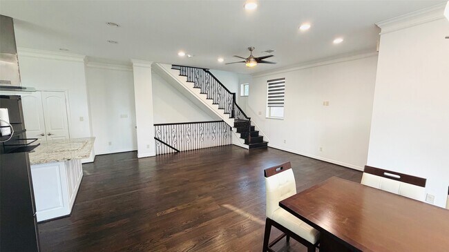 Foto del edificio - 150 Carson Ct