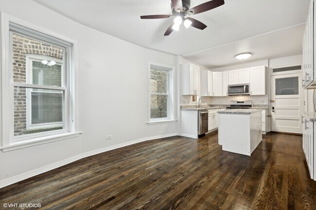 Building Photo - 1044 W Dakin St