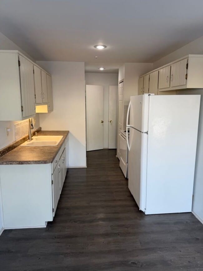 Foto del edificio - 2 BED - 1.5 BATH CANTON CONDO -----NORTHWIND