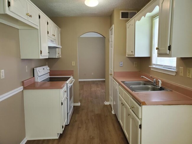 Building Photo - 2590 Reese Point Dr