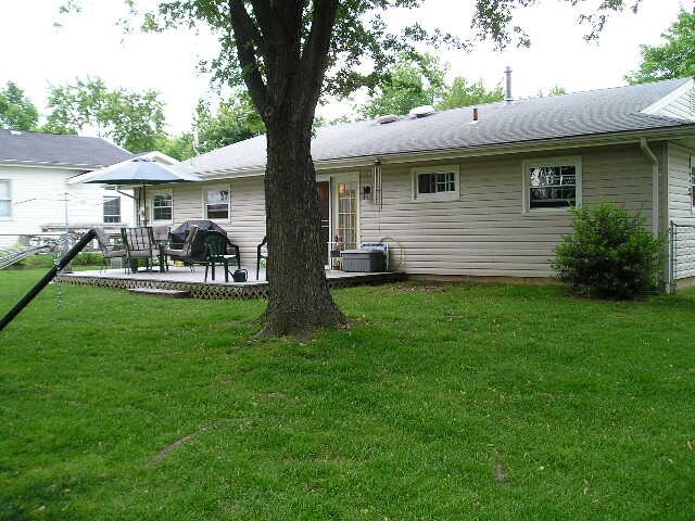 Building Photo - 305 E Poplar Rd