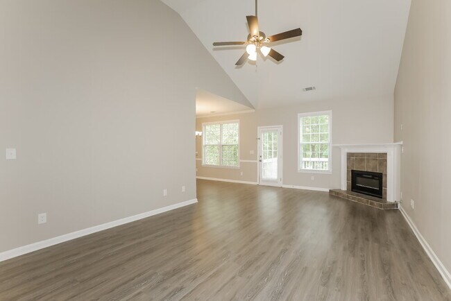 Building Photo - 2452 Temple View Dr