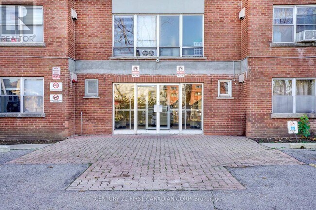Photo du bâtiment - 75-675 High St
