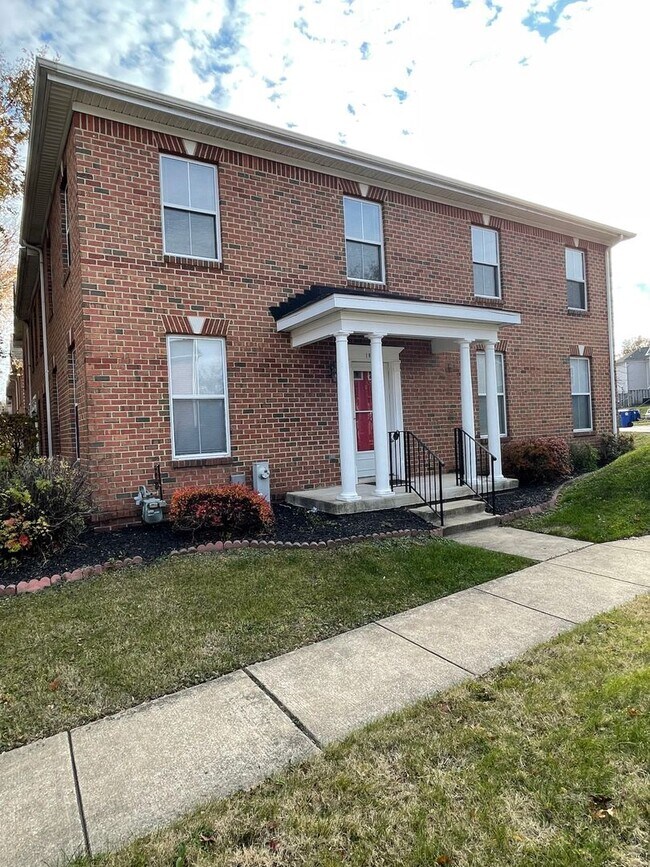 Foto del edificio - Gorgeous 3 Bedrooms, 2.5 bath Semi-detache...