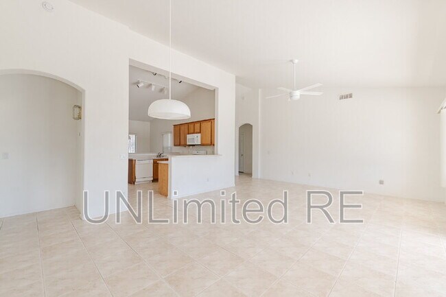 Building Photo - 1865 W Wagon Wheel Rd