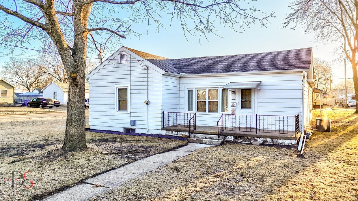 Primary Photo - 1028 Pine St