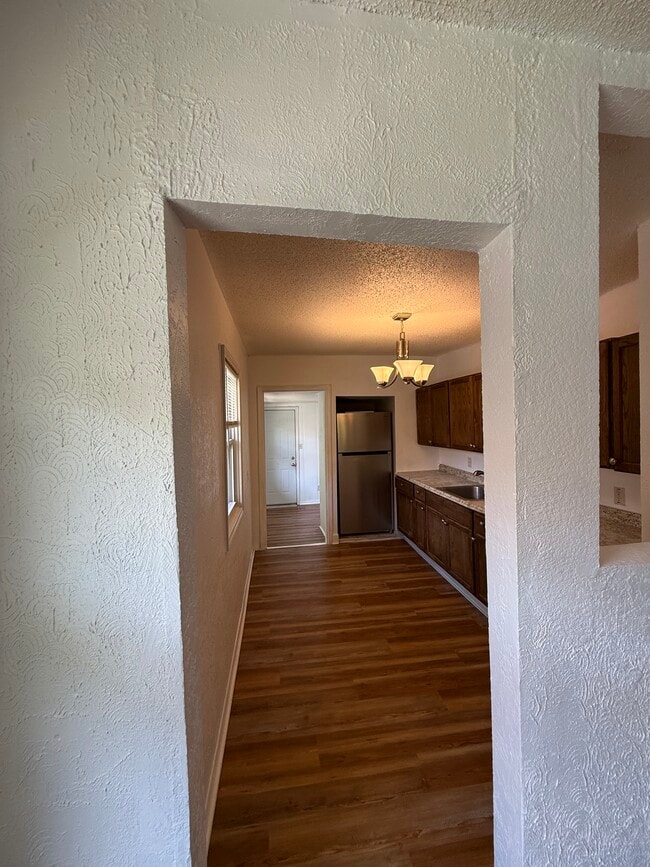 Building Photo - 5121 Paseo Blvd