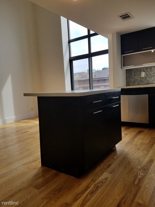 Foto del edificio - 320 Bedford Ave
